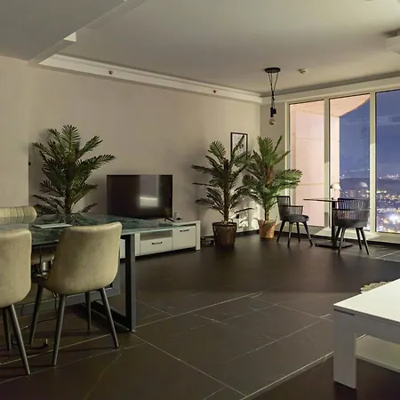 Digital Nomad Penthouse - 250m2 With 5 Bedrooms And Fast Wi-fi - Monitors Included