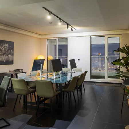 Digital Nomad Penthouse - 250m2 With 5 Bedrooms And Fast Wi-fi - Monitors Included Skopje