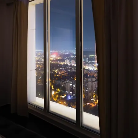 Digital Nomad Penthouse - 250m2 With 5 Bedrooms And Fast Wi-fi - Monitors Included