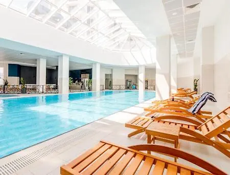 Digital Nomad Penthouse - 250m2 With 5 Bedrooms And Fast Wi-fi - Monitors Included *