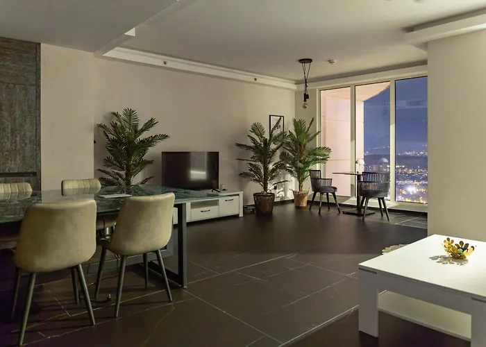 Digital Nomad Penthouse - 250m2 With 5 Bedrooms And Fast Wi-fi - Monitors Included