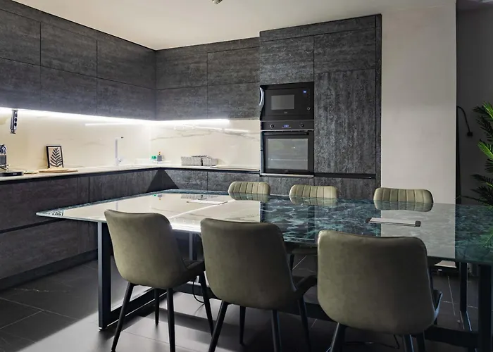 Apartman Digital Nomad Penthouse - 250m2 With 5 Bedrooms And Fast Wi-fi - Monitors Included